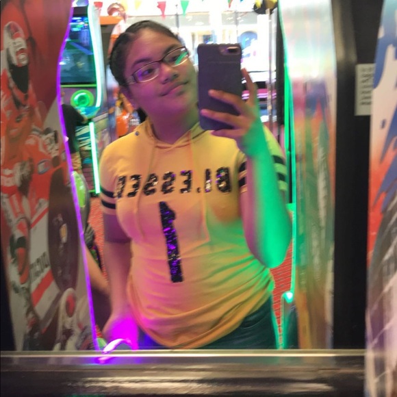 Meet your Posher, Vinolynn - Picture 3 of 5